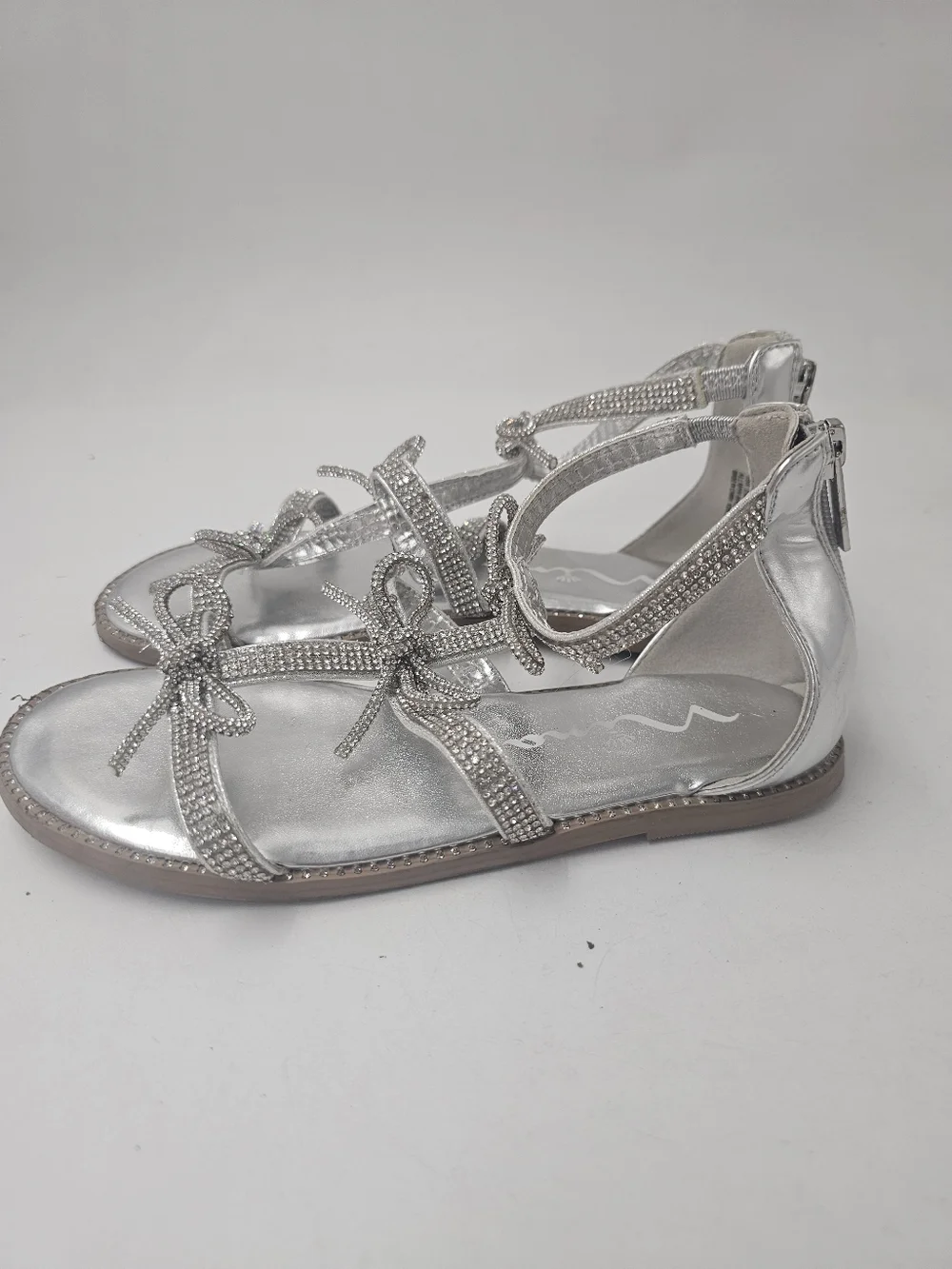 Nina Kids Solace Silver Rhinestone Bow Sandals Youth Size 2 Dress Shoes